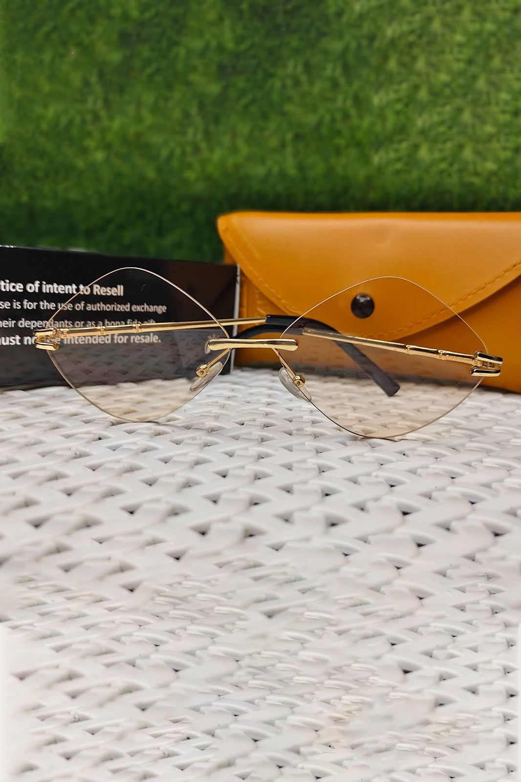 Brown shade premium quality fashion glass with unique style of fashion