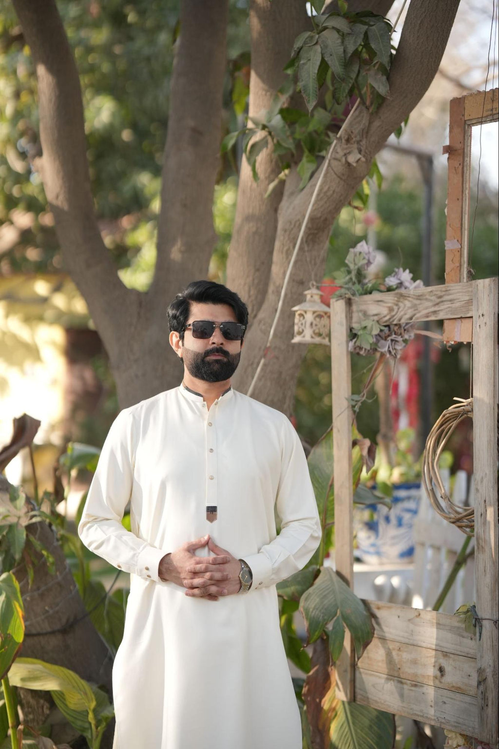 Classic Off-White Band Collar Kurta – Contrast Neck Piping, Minimal Buttons & Premium Placket Tip