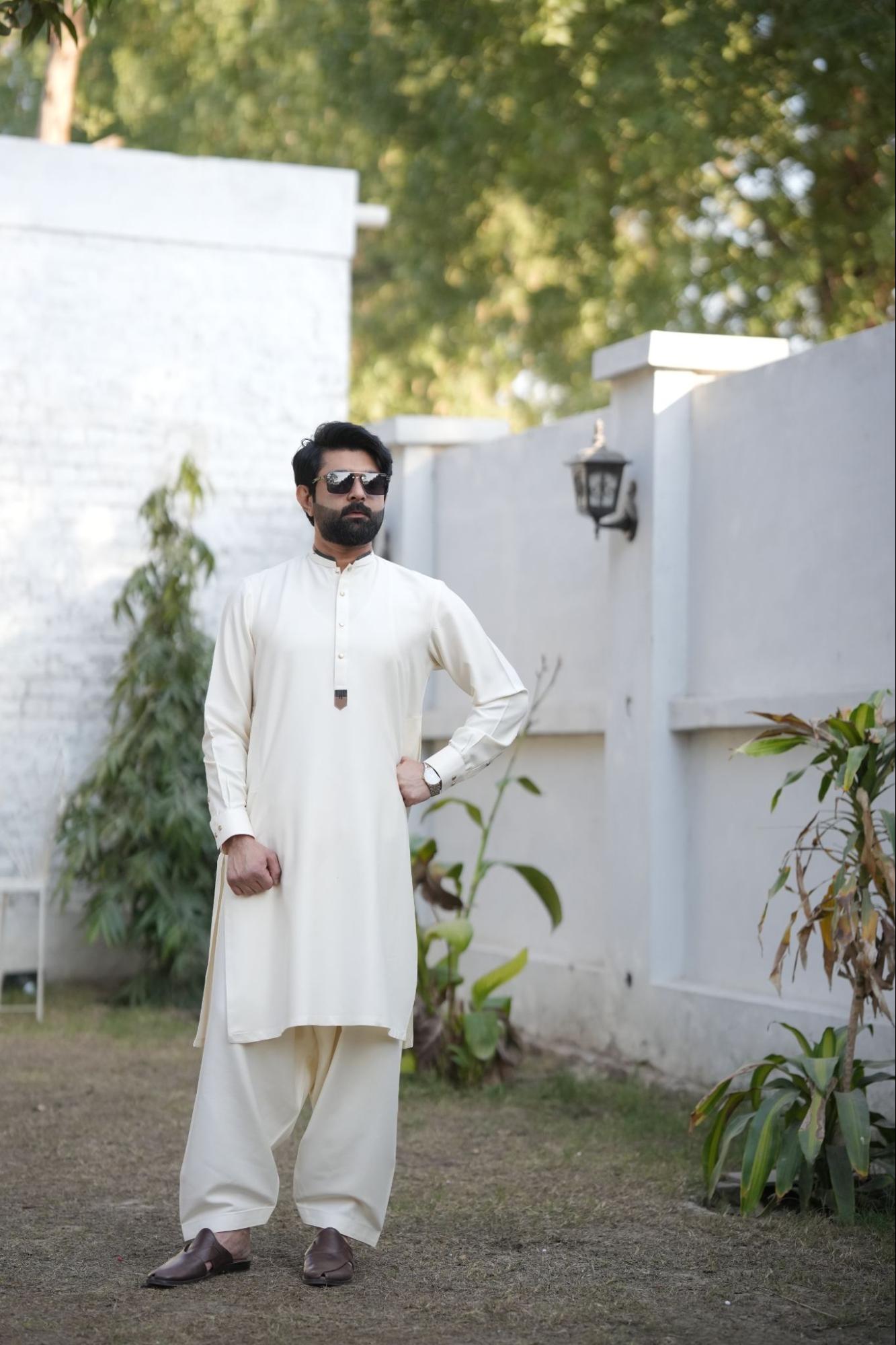 Classic Off-White Band Collar Kurta – Contrast Neck Piping, Minimal Buttons & Premium Placket Tip