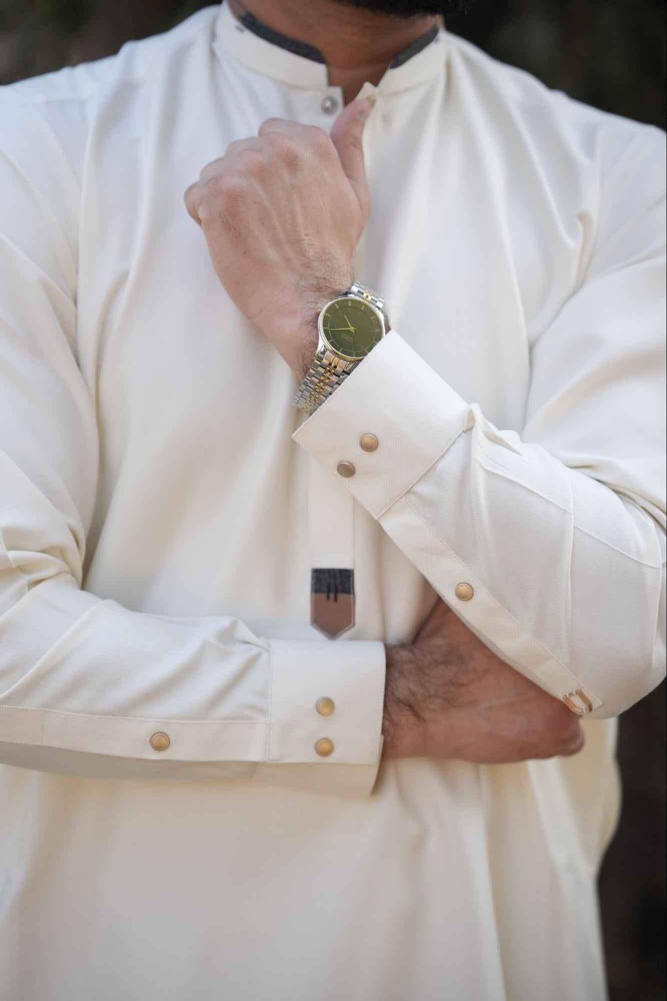 Classic Off-White Band Collar Kurta – Contrast Neck Piping, Minimal Buttons & Premium Placket Tip