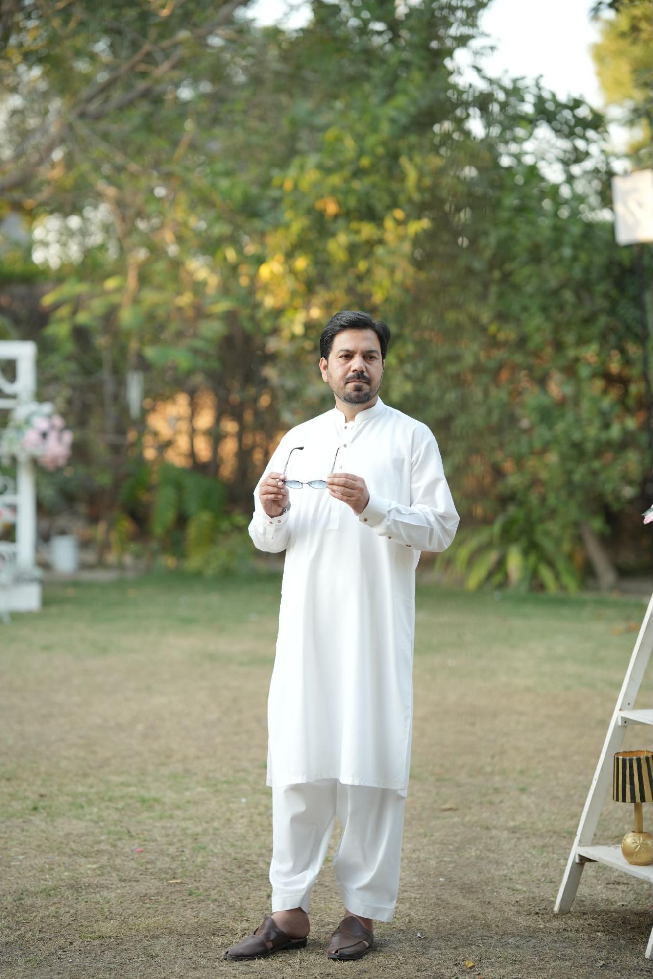 Men’s Premium Off white With Mate Gold Button Edition Kurta Shalwar.